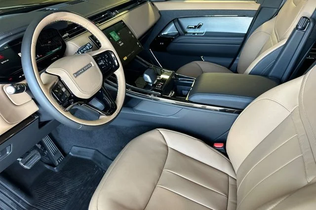 New 2026 Charente Grey Land Rover Dynamic SE image 9