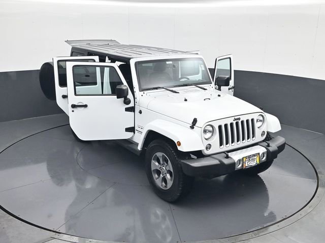 Used 2016 White Jeep Sahara image 29