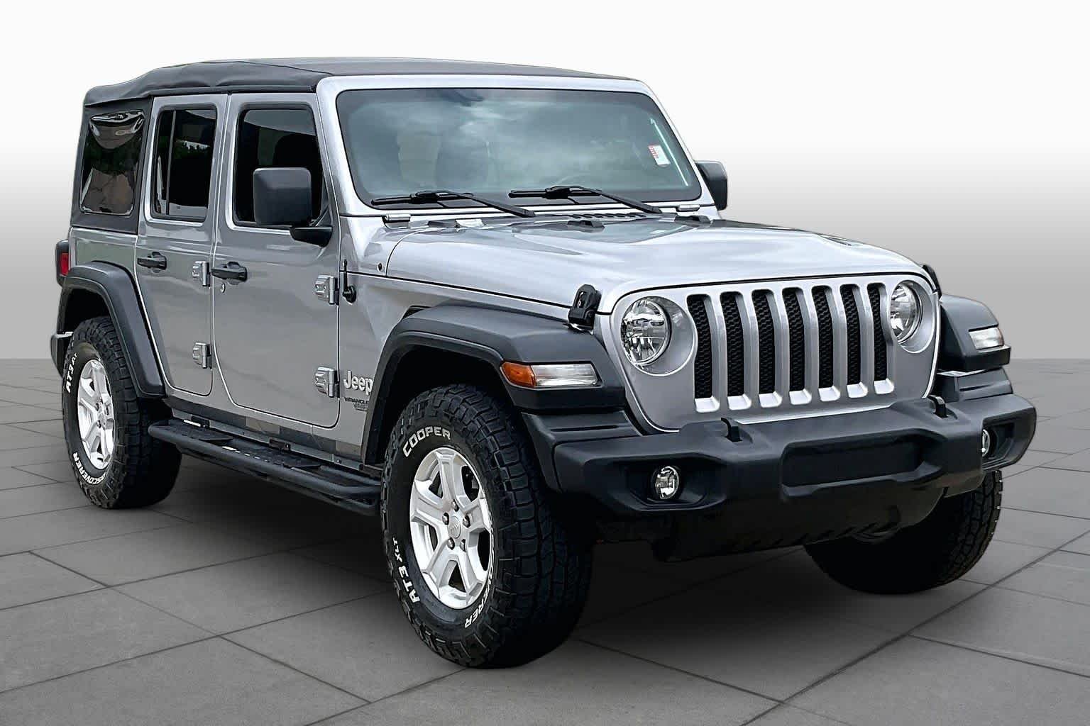 Used 2018 Billet Silver Metallic Clearcoat Jeep Sport S image 3