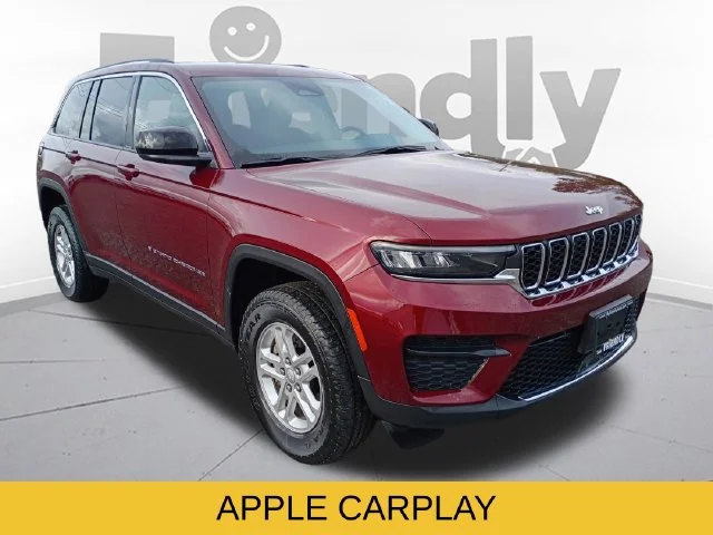 Used 2023 Red Jeep Laredo image 3