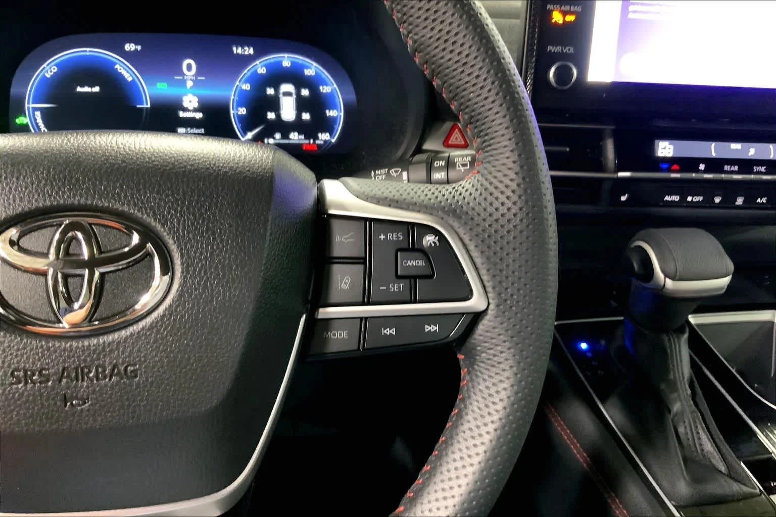 Used 2025 Ice Cap Toyota XSE image 25