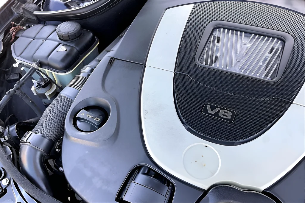 Used 2009 Blue Mercedes-Benz CLK 550 image 25