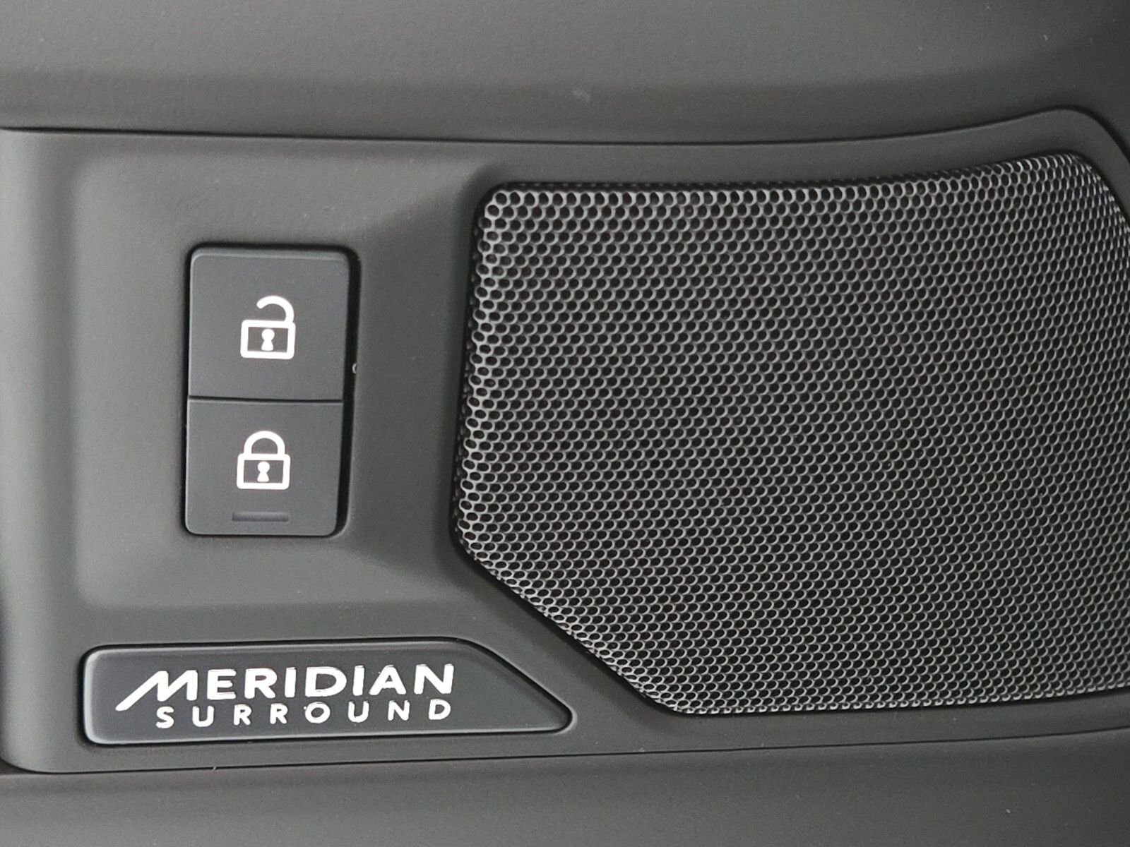 New 2026 Woolstone Green Land Rover X-Dynamic SE image 22
