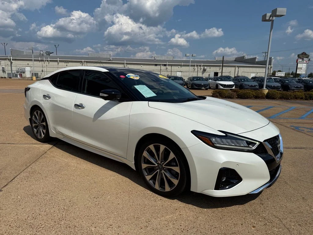 Certified Used 2023 White Nissan Platinum image 7