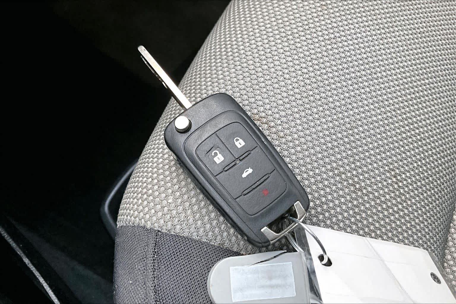 Used 2013 Summit White Chevrolet LS image 14