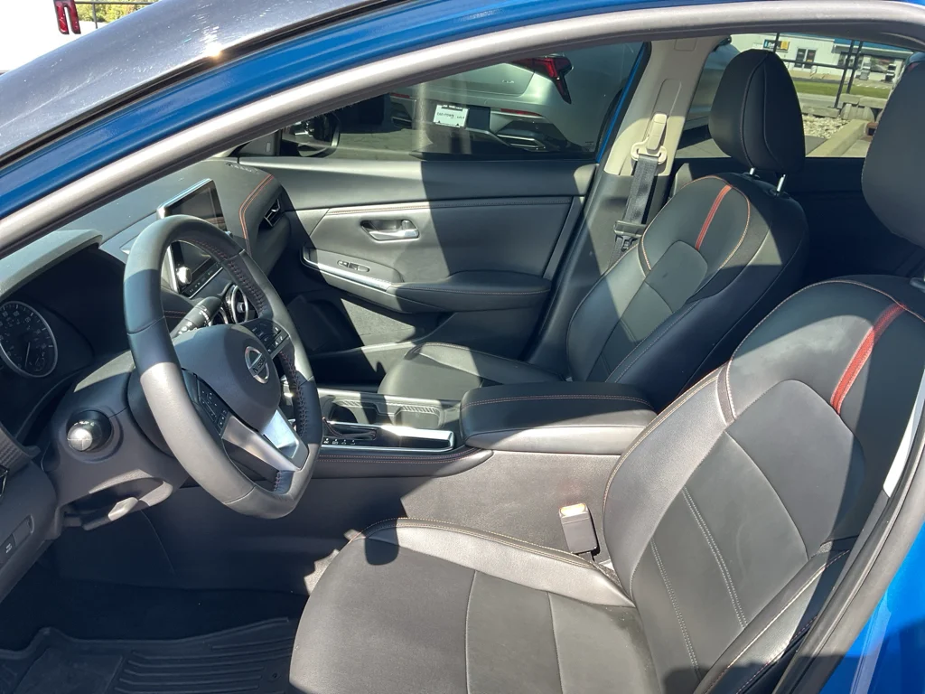 Used 2023 Electric Blue Metallic/Super Black Nissan SR image 21