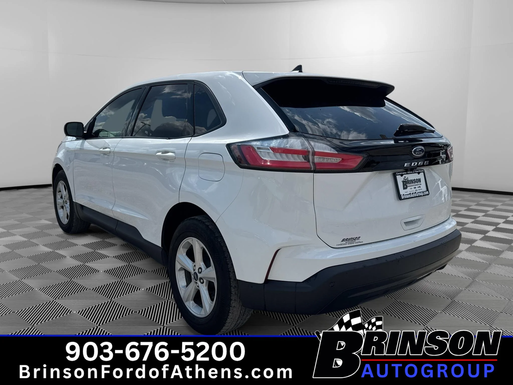 Used 2021 Oxford White Ford SE image 7
