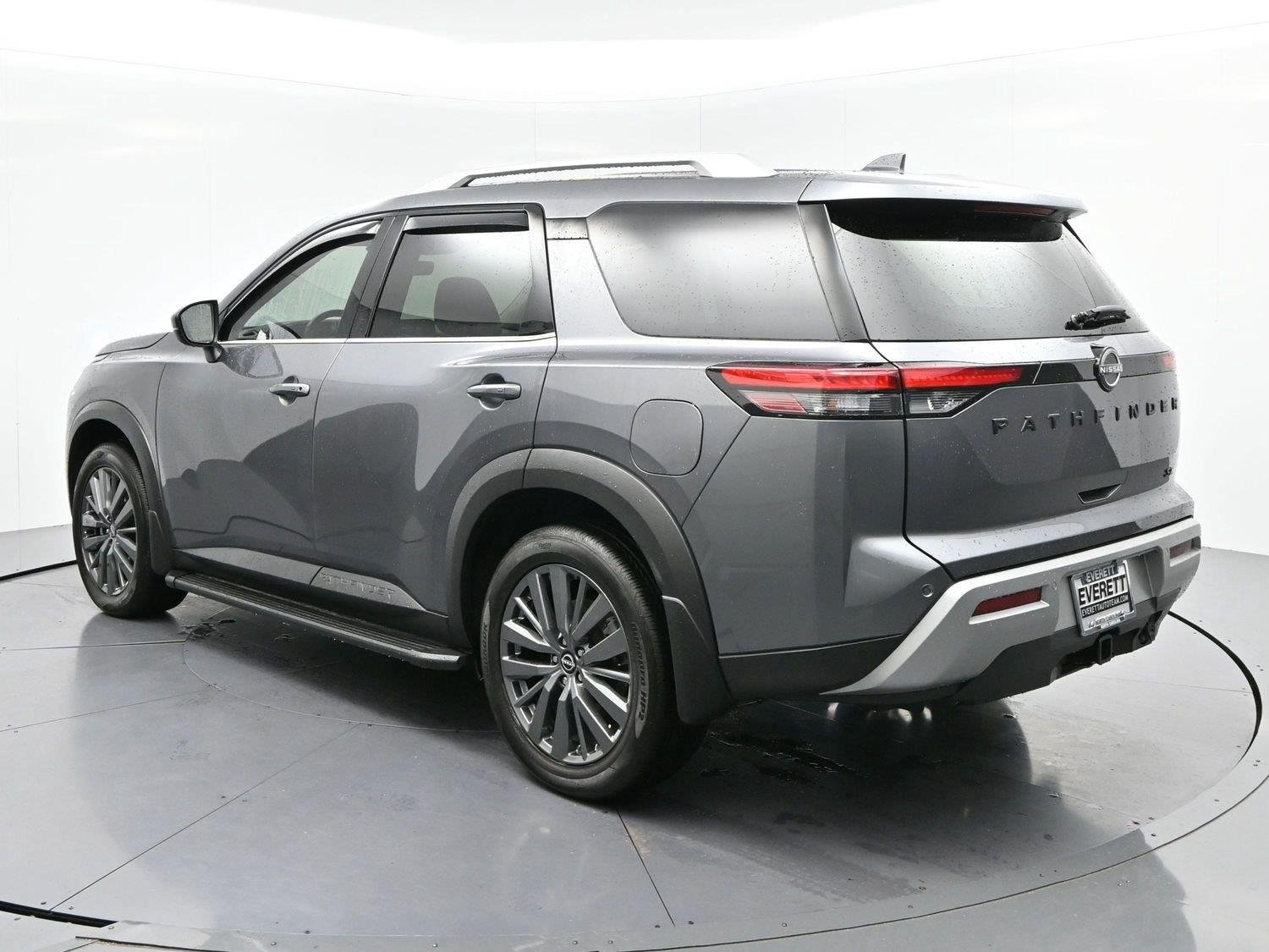 Used 2025 Gun Metallic Nissan SL image 5