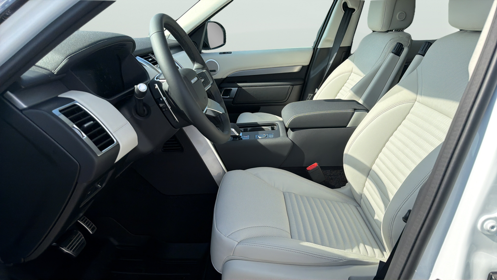 New 2026 Fuji White Land Rover Dynamic SE image 17