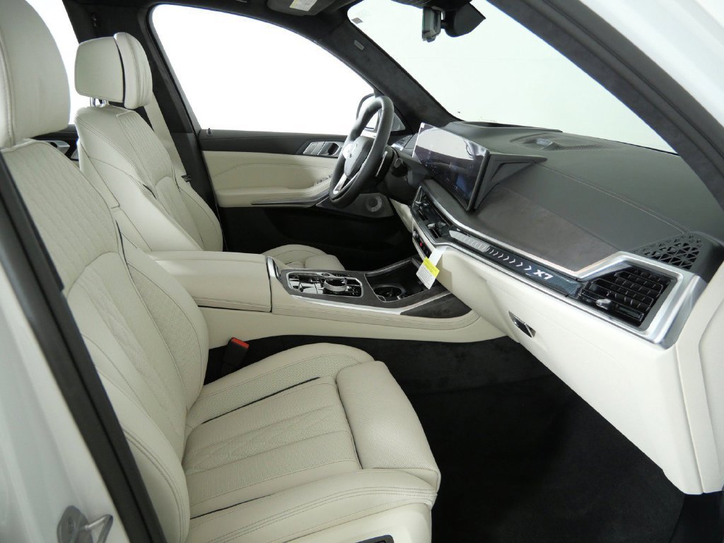 Used 2027 Mineral White Metallic BMW xDrive40i image 21