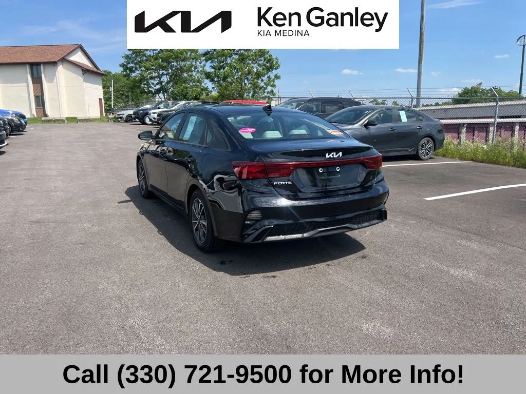 Used 2022 Black Kia LXS image 7