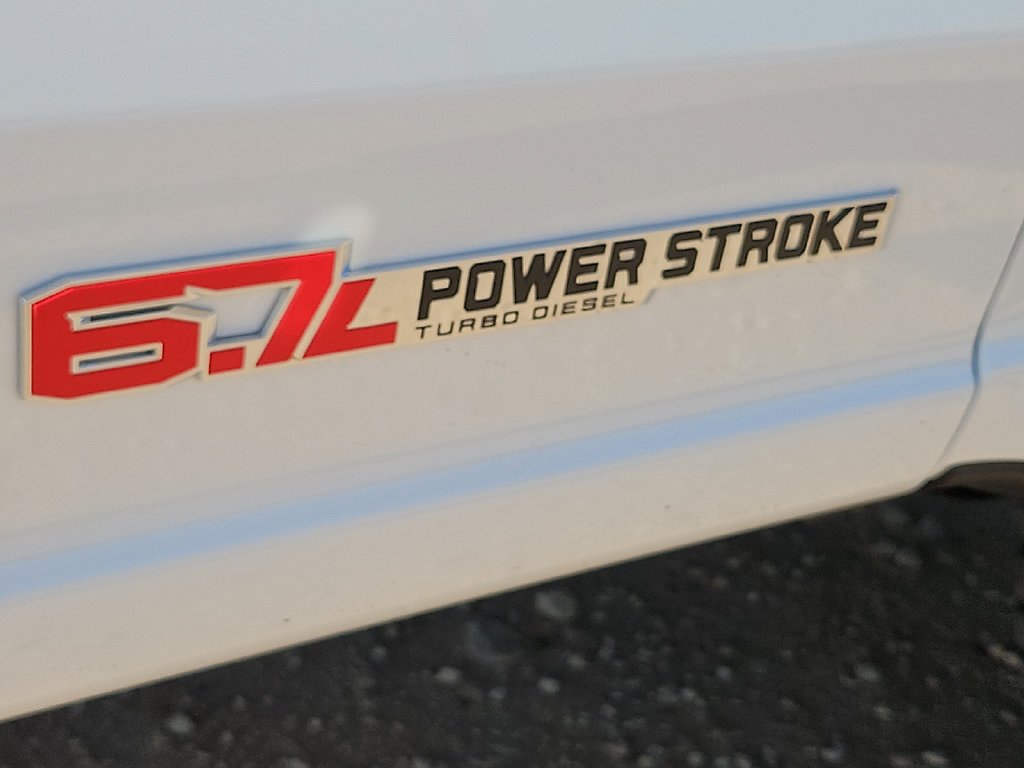 New 2027 Oxford White Ford F-250® XLT image 15