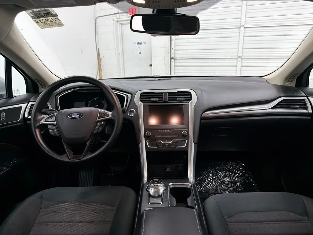 Used 2019 Silver Ford SE image 27