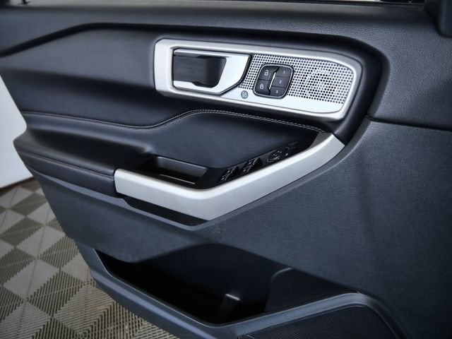 Used 2022 Black Ford Limited image 28