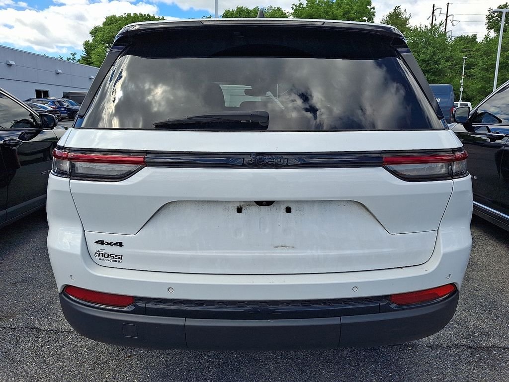 Used 2023 White Jeep Altitude X image 5
