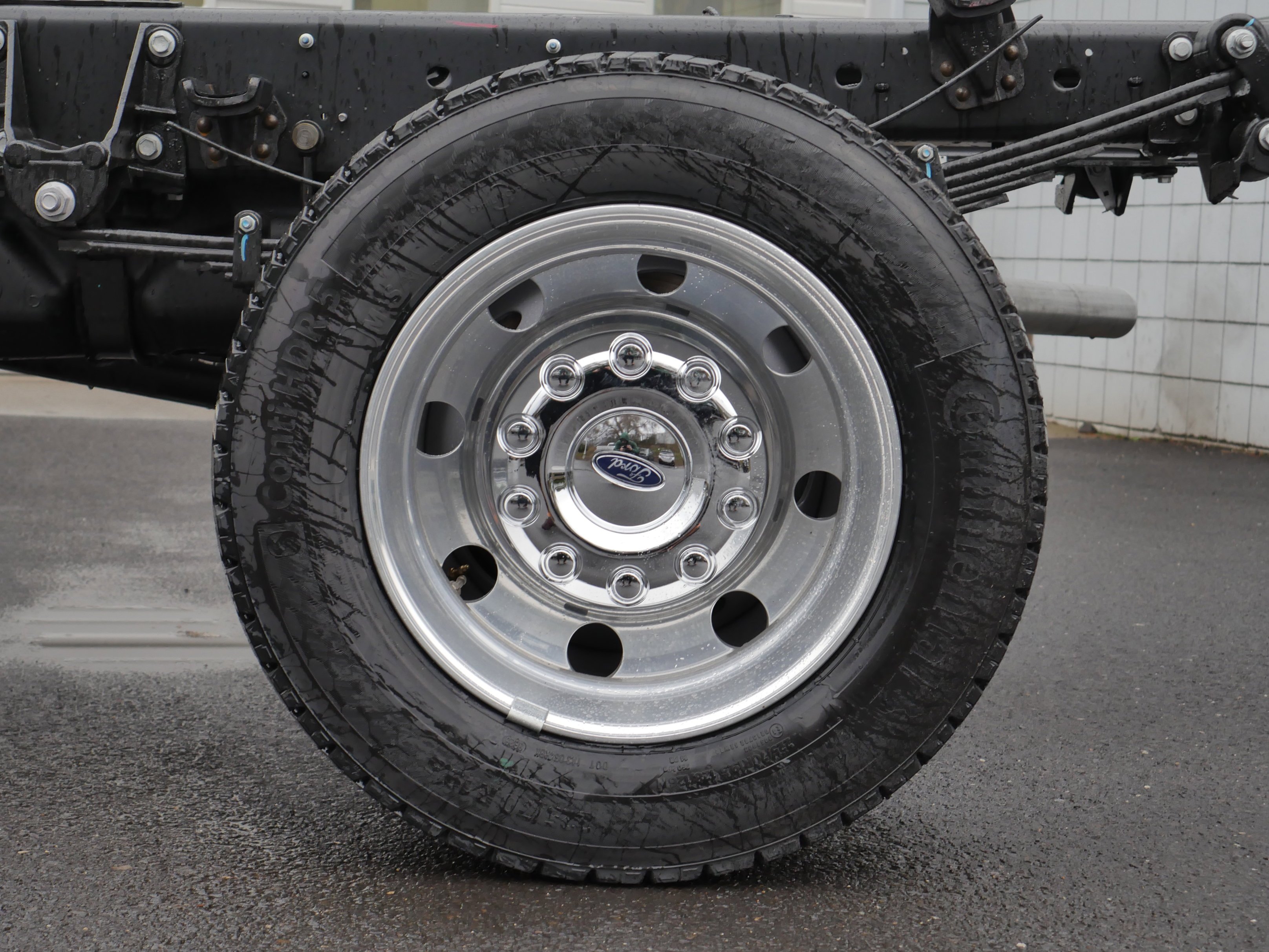 New 2026 Oxford White Ford F-550® XLT image 15