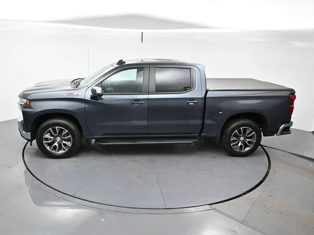 Used 2019 SHADOW GRAY METALLIC Chevrolet LT image 32