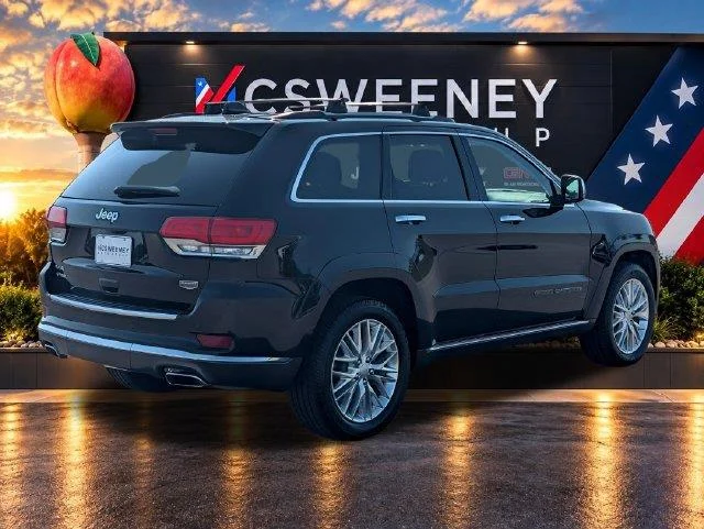 Used 2018  Jeep Summit image 5