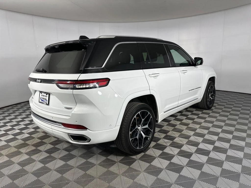 Used 2023 Bright White Clearcoat Jeep Summit Reserve image 9