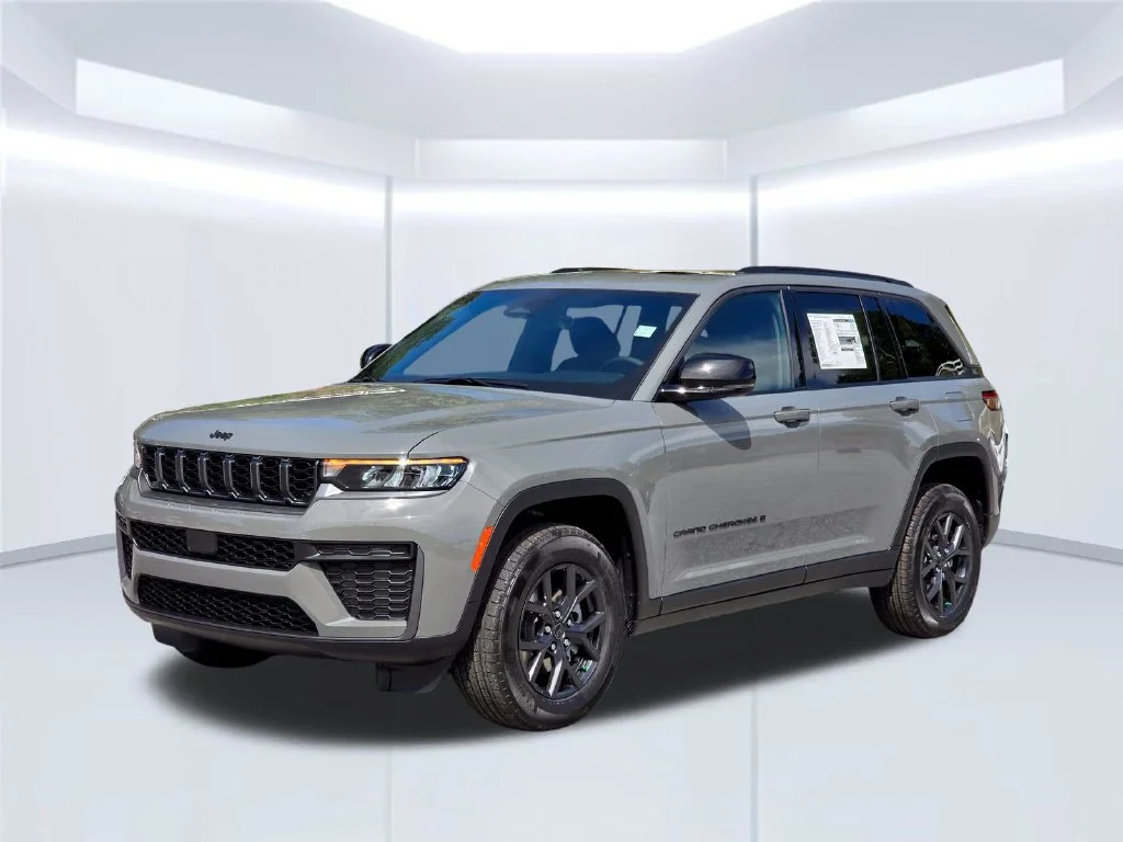 New 2027 Gray Jeep Laredo Altitude image 2