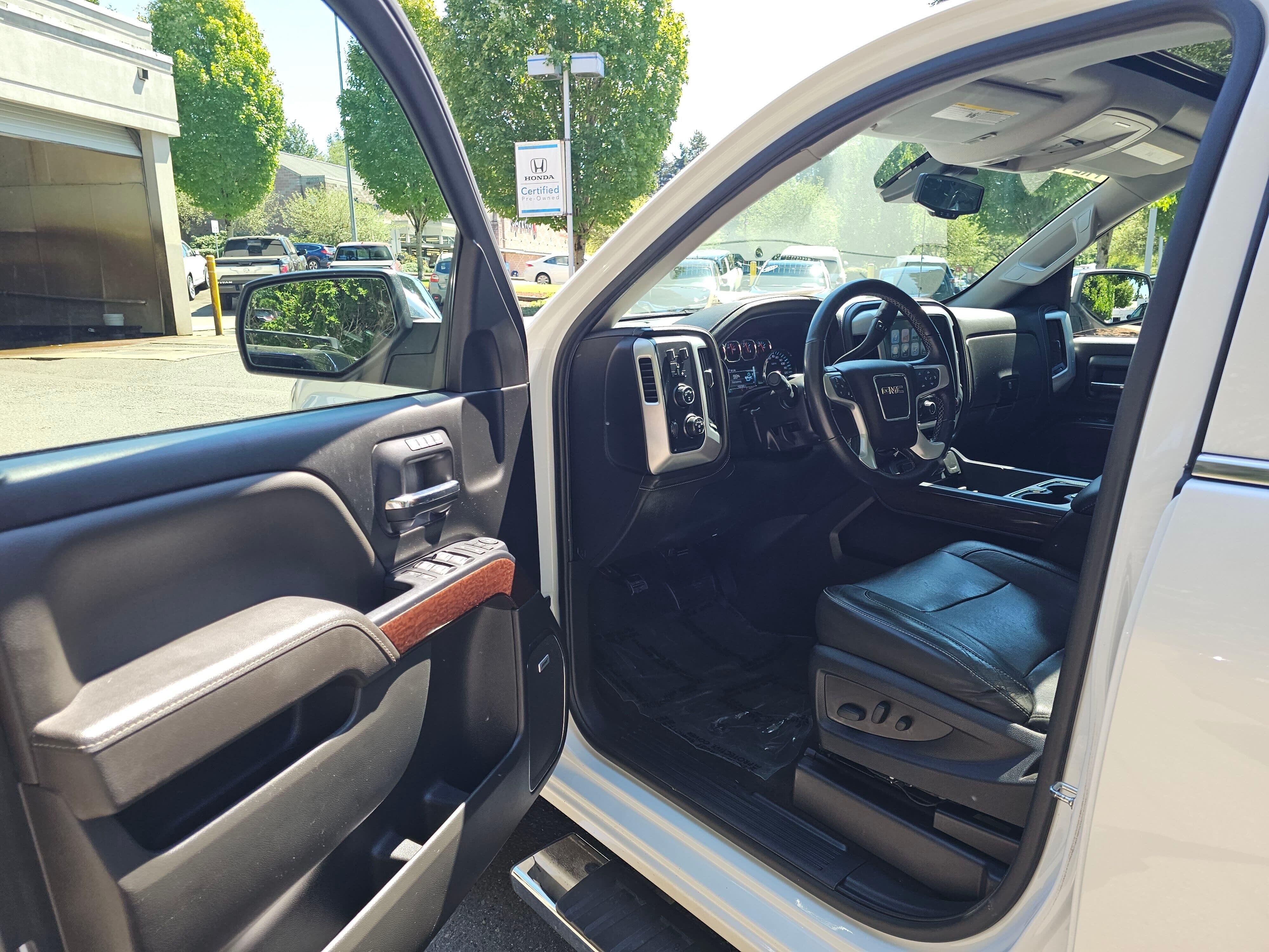 Used 2017 White Frost Tricoat GMC SLT image 23