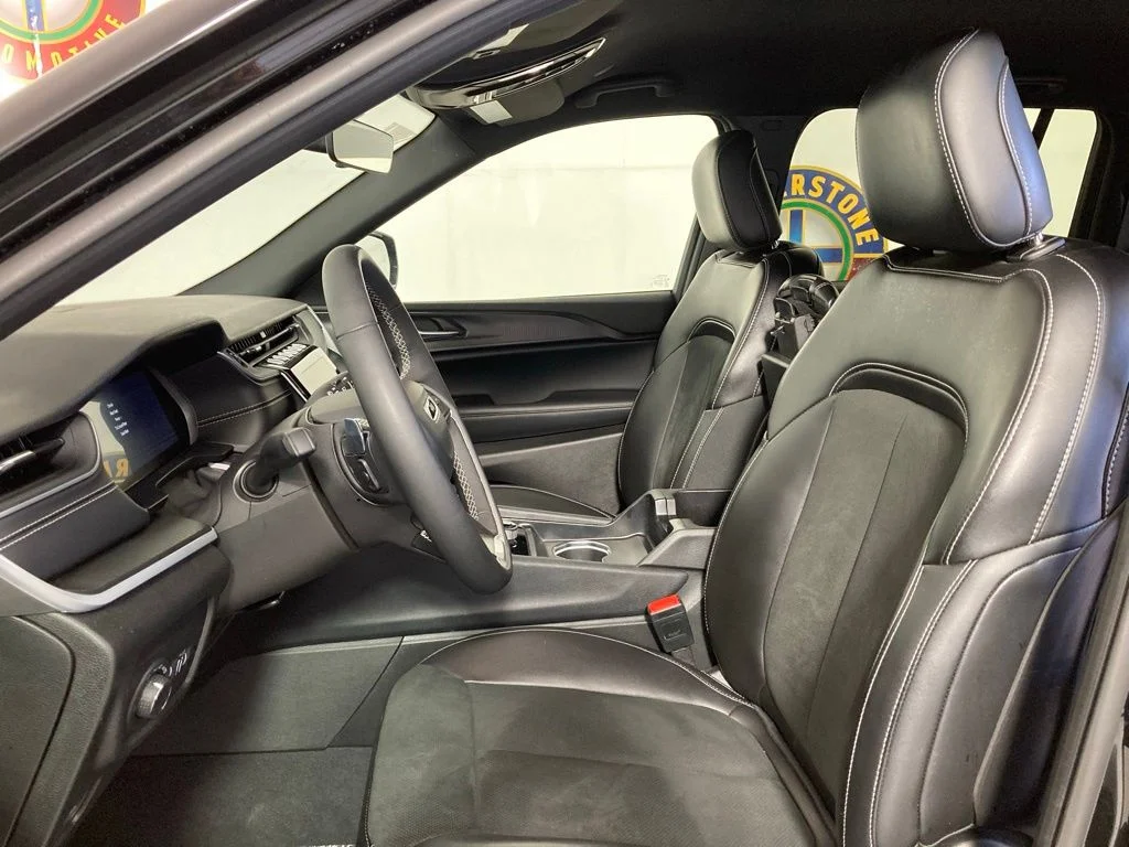 Used 2025 Black Jeep Altitude image 12