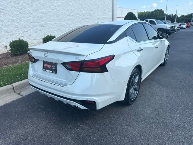 Used 2022 White Nissan 2.5 SL image 7