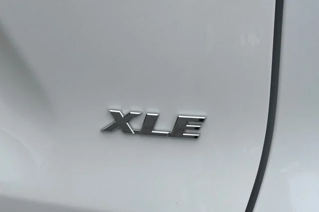 2025 Toyota RAV4 XLE - Photo 33