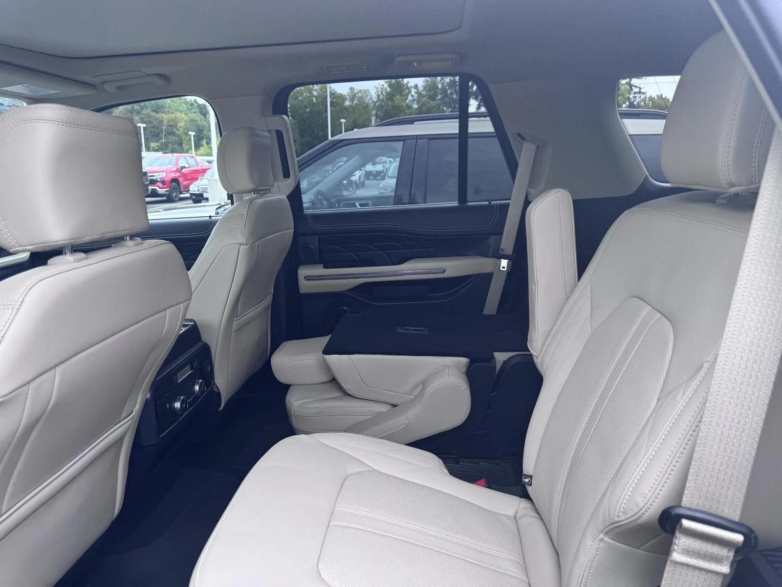 Used 2024 Star White Metallic Tri-Coat Ford Platinum image 12