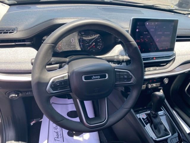 Used 2022 Granite Crystal Clearcoat Metallic Jeep Latitude image 14
