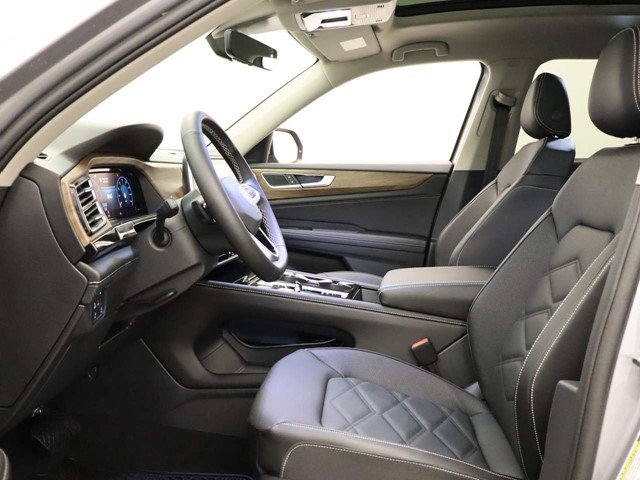 New 2026 Silver Mist Metallic Volkswagen 2.0T SE W/TECHNOLOGY image 14