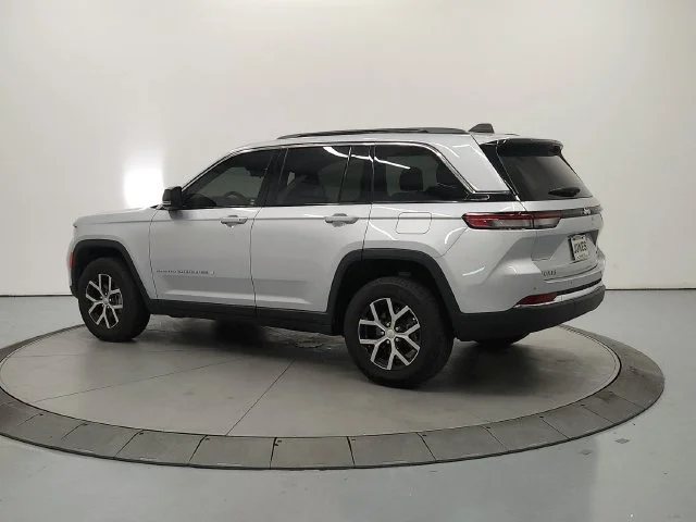 Used 2025 Silver Zynith Jeep Limited image 6
