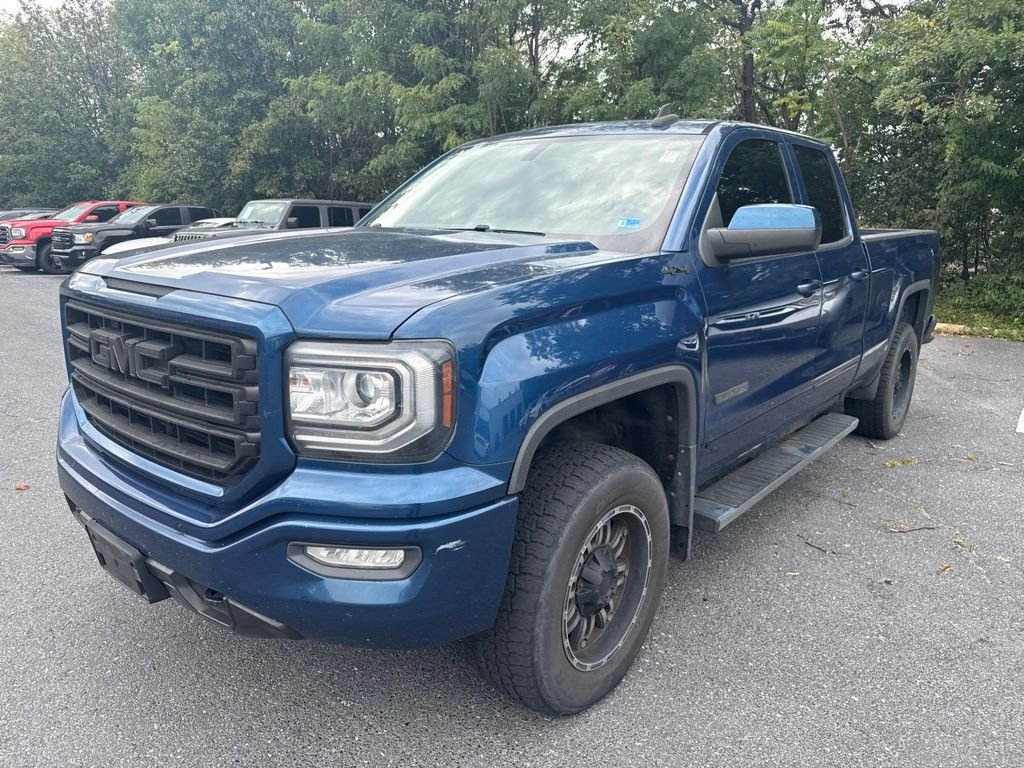 Used 2017  GMC Base image 2