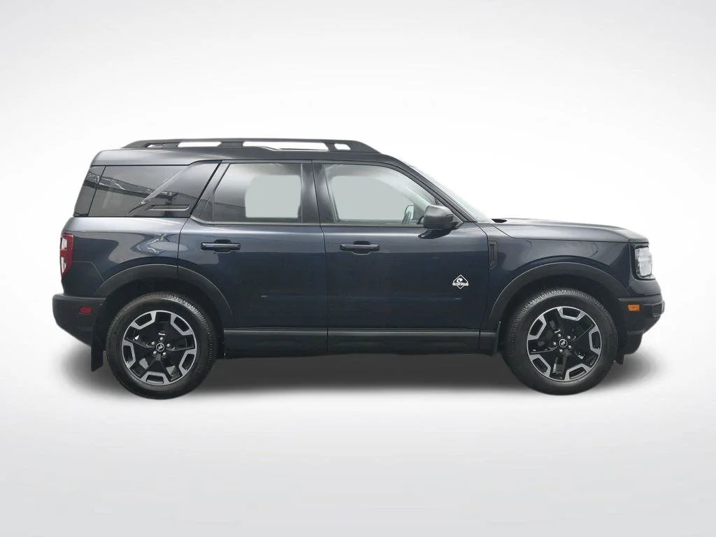 Used 2022 Blue Metallic Ford Outer Banks image 4