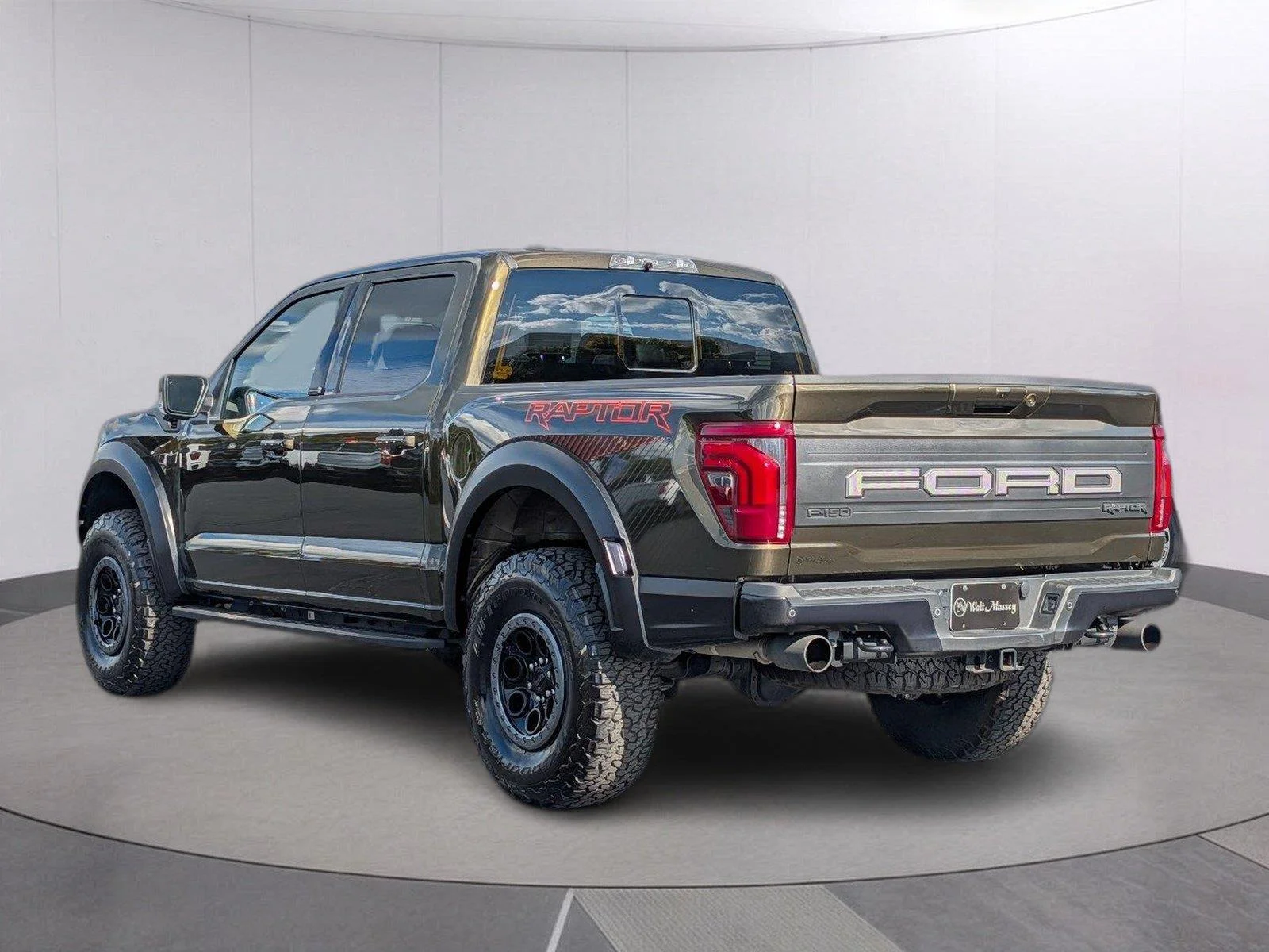 Used 2025 Shelter Green Ford Raptor image 3