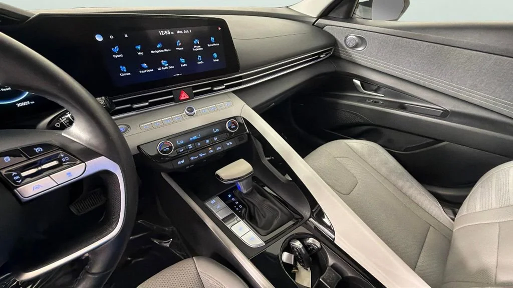 Used 2022 White Hyundai Limited image 20