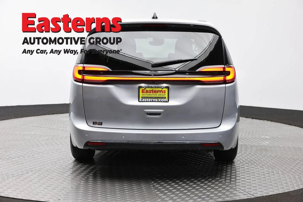 Used 2024 Silver Chrysler Touring L image 6