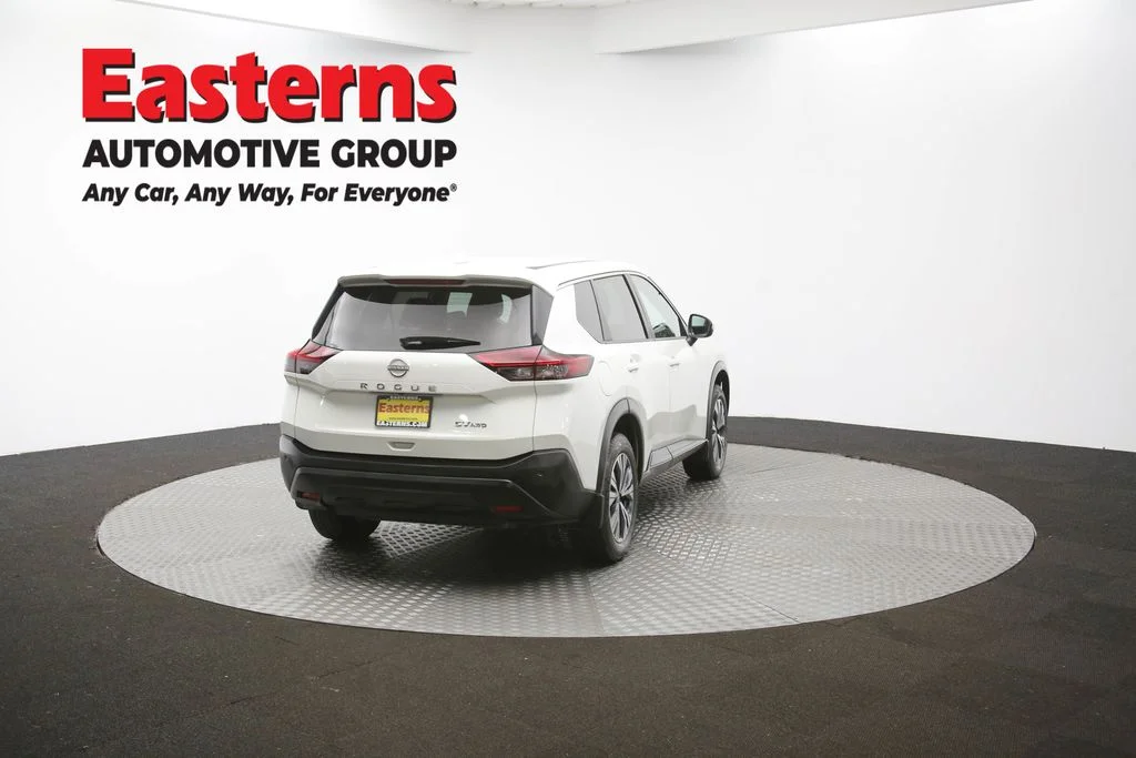 Used 2022 White Nissan SV image 37
