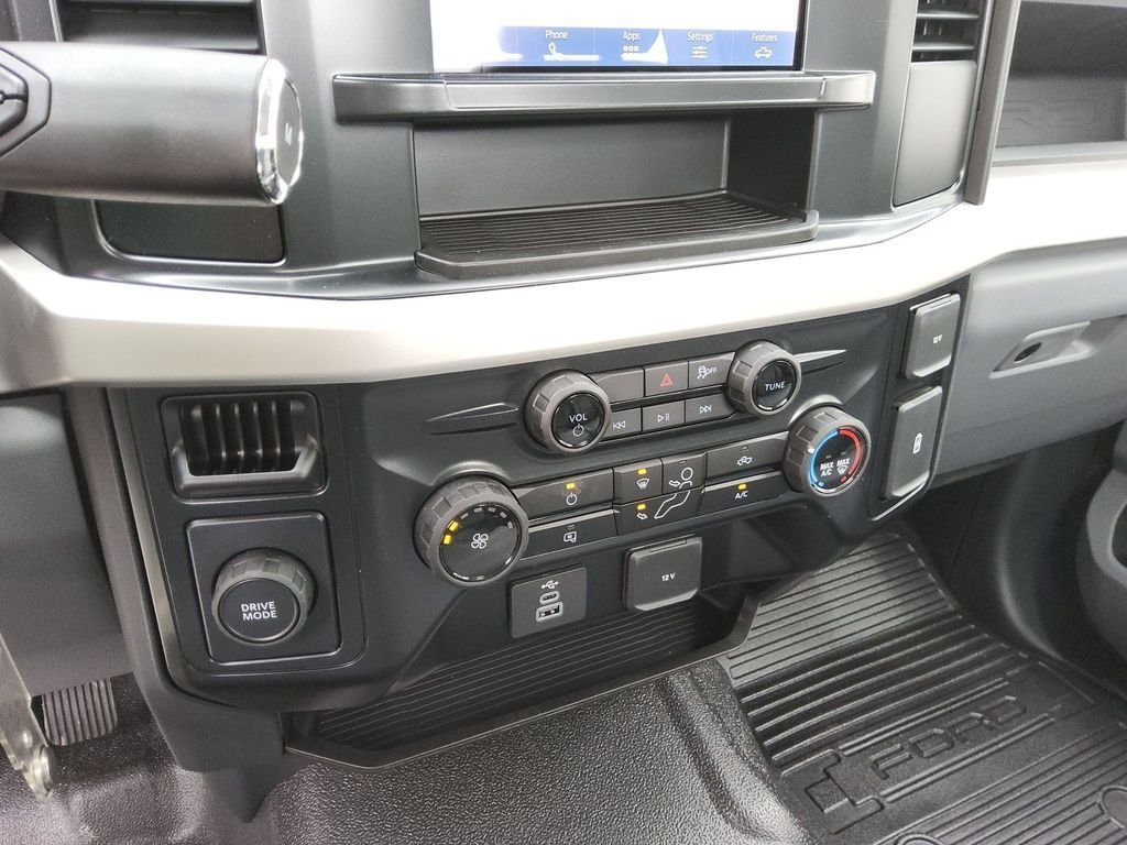 2025 Ford F-550 Super Duty Chassis Cab XL - Photo 13