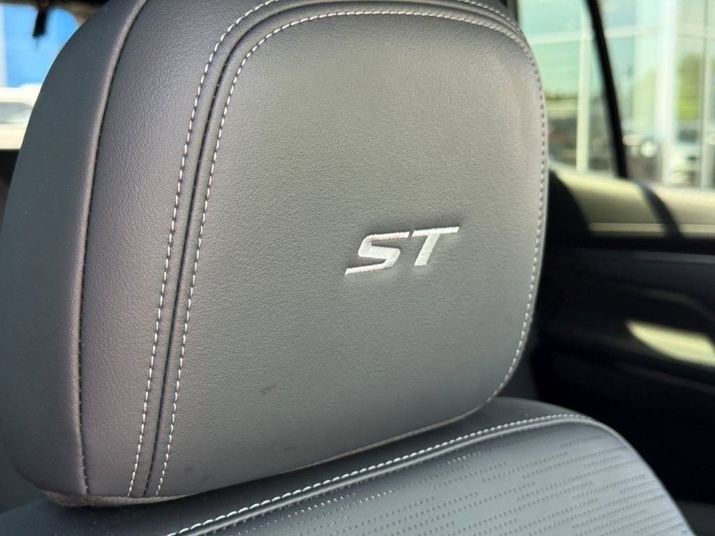 Used 2025 Moonstone Gray Metallic Buick Sport Touring image 26
