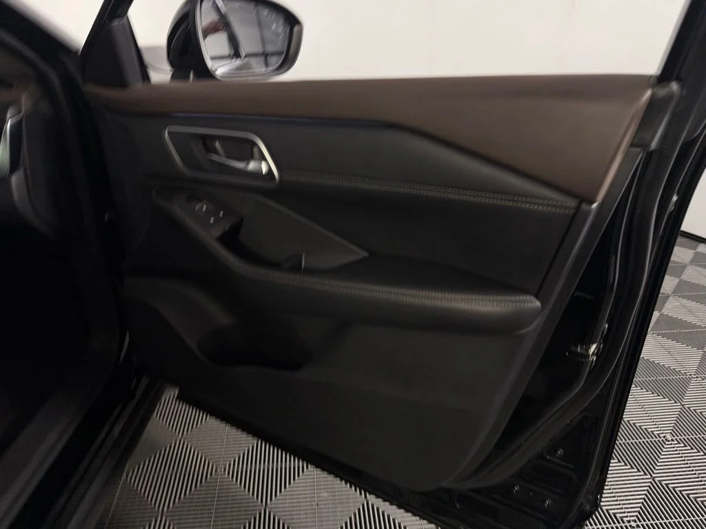 Used 2023 Black Nissan Platinum image 34