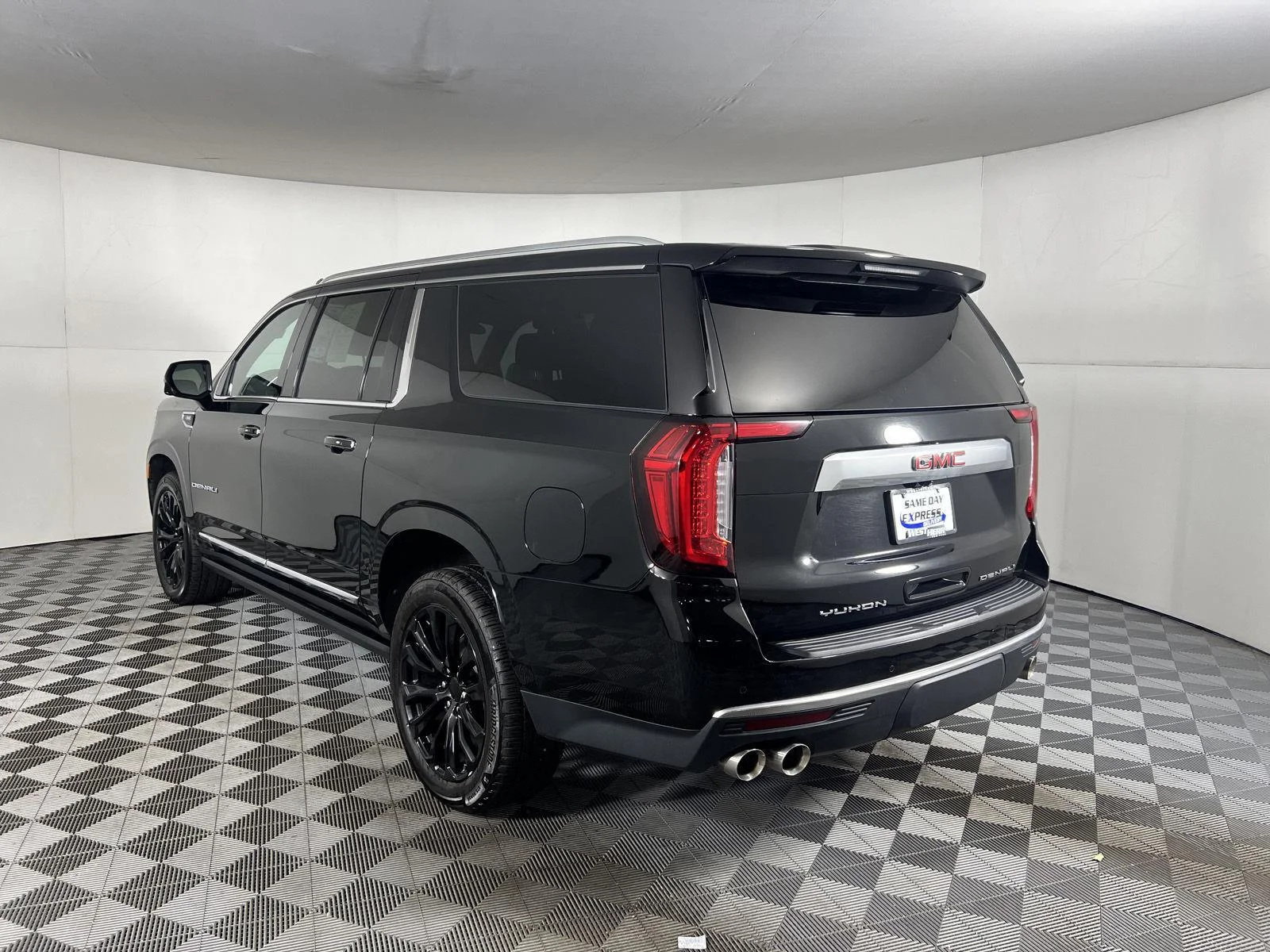 Used 2023 Onyx Black GMC Denali image 4