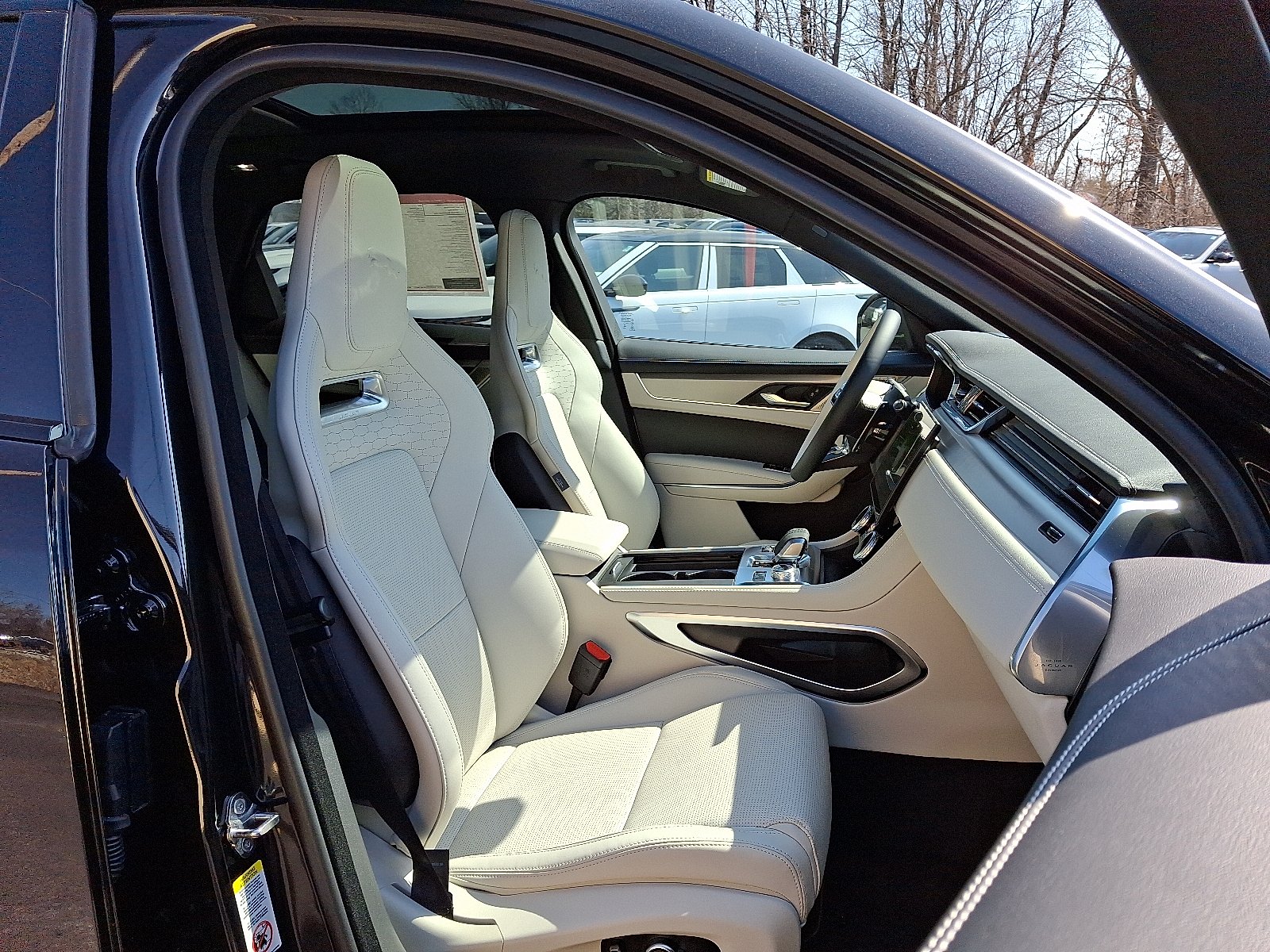 2026 Jaguar F-Pace R-Dynamic S - Photo 3