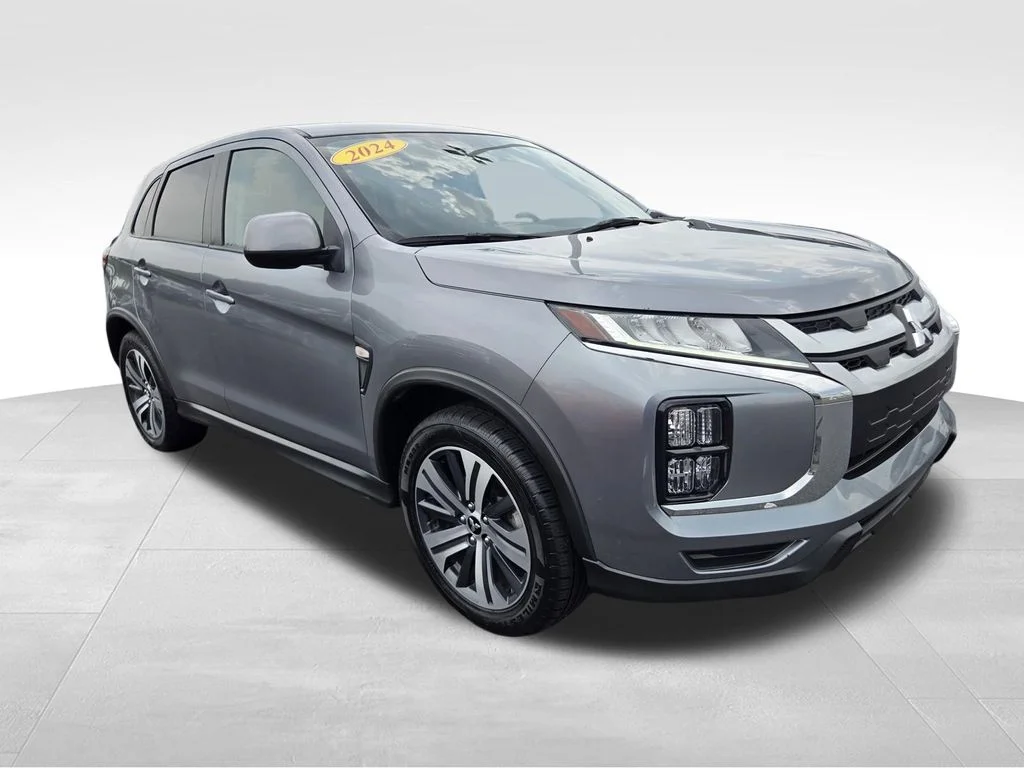 Used 2024 Gray Mitsubishi 2.0 SE image 1