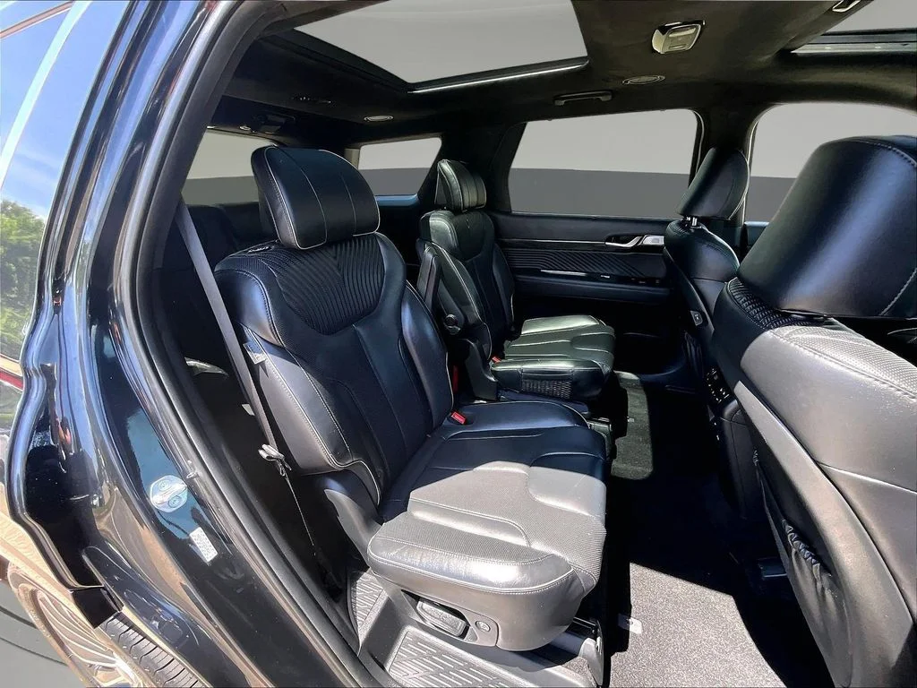 Used 2023 White Hyundai Calligraphy image 28