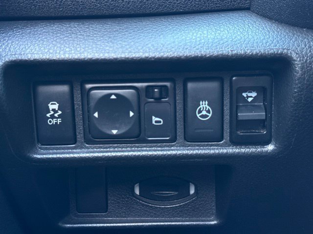Used 2014 Silver Nissan 3.5 SV image 18