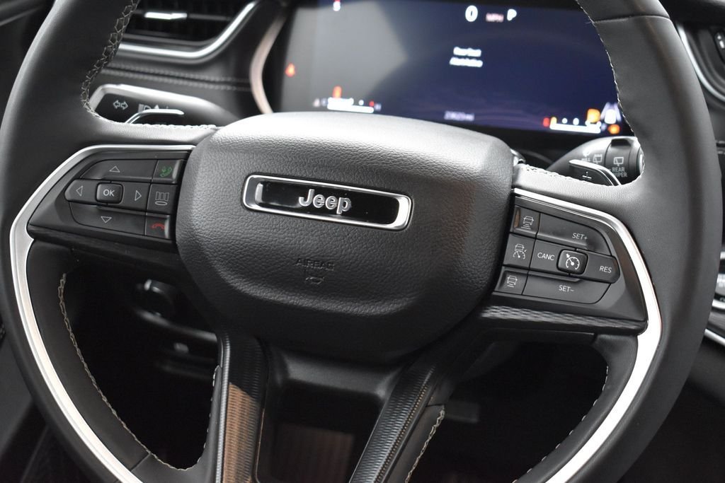Used 2025 Silver Zynith Jeep Altitude image 13