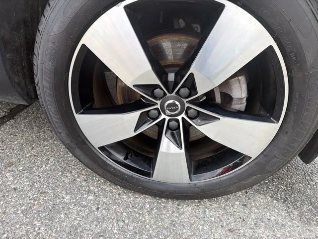 Used 2020 Black Volvo Momentum image 19