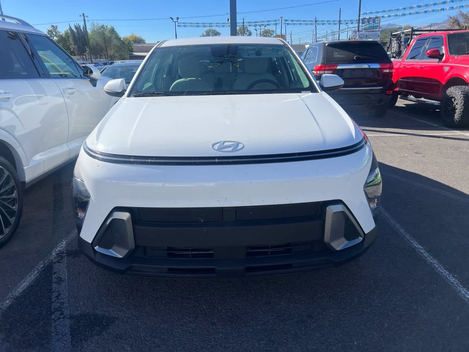 Certified Used 2025 Atlas White Hyundai SE image 5