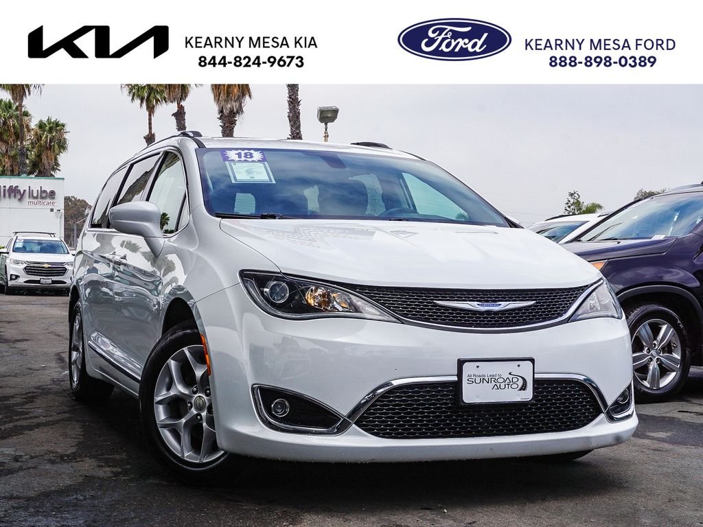 2018 Chrysler Pacifica Touring L's photo